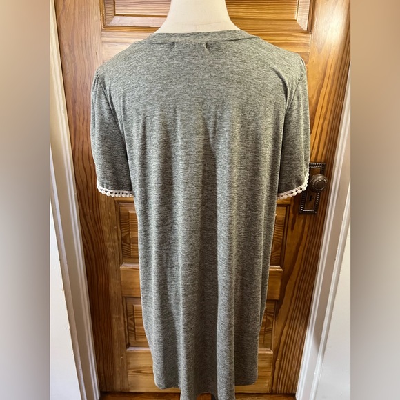 Reb n J Heathered Gray Knit Tunic top Tulip Sleeve Lace Embellishment L - Picture 4 of 8